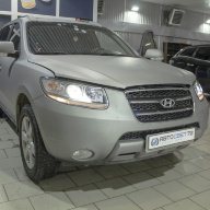 Hyundai Santa Fe II — улучшение света, установка светодиодных би линз за место штатных галогеновых.